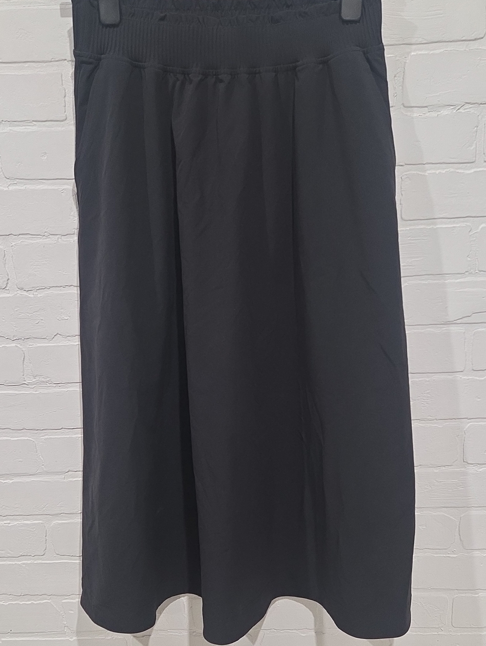 lululemon athletica Black Midi Skirt with Elastic Waist